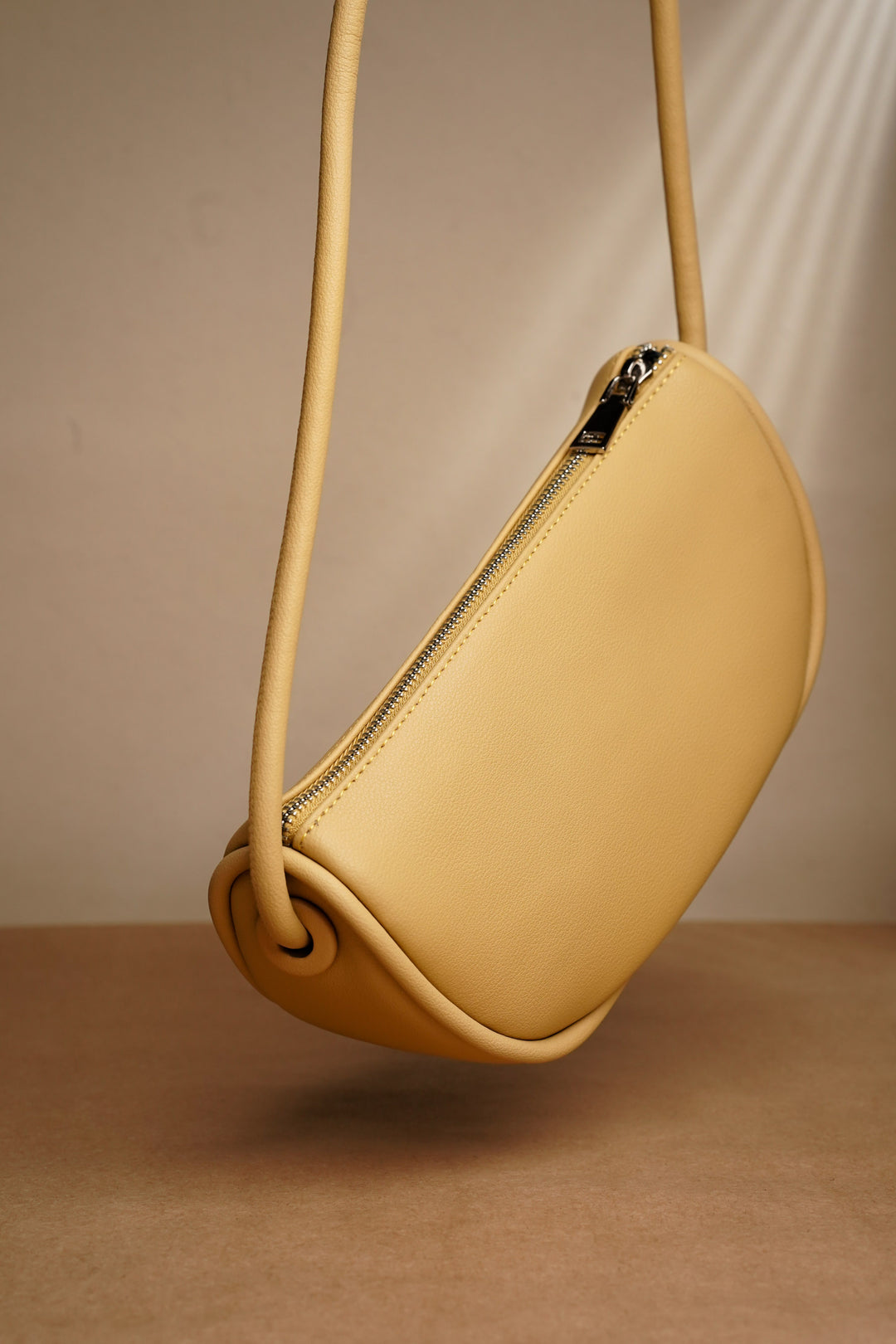 Curvy Minimal Shoulder Bag
