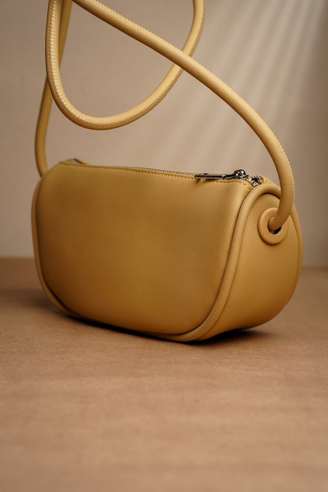 Curvy Minimal Shoulder Bag